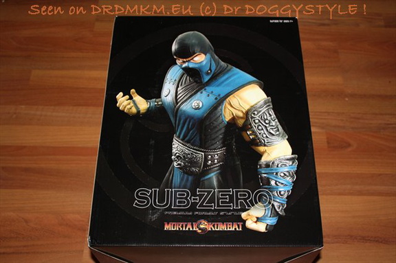 DrDMkM-Figures-2011-Sycocollectibles-Sub-Zero-18-Inch-Exclusive-004