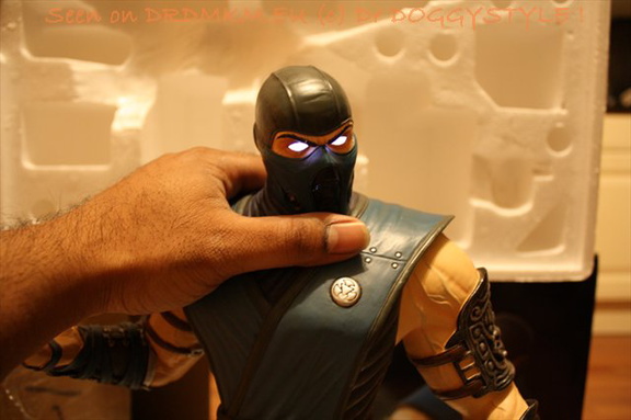 DrDMkM-Figures-2011-Sycocollectibles-Sub-Zero-18-Inch-Exclusive-039
