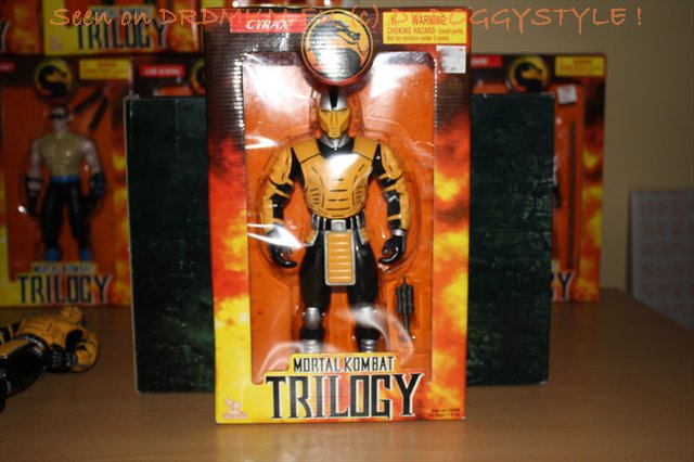 DrDMkM-Figures-1996-ToyIsland-10inch-Cyrax-002.jpg