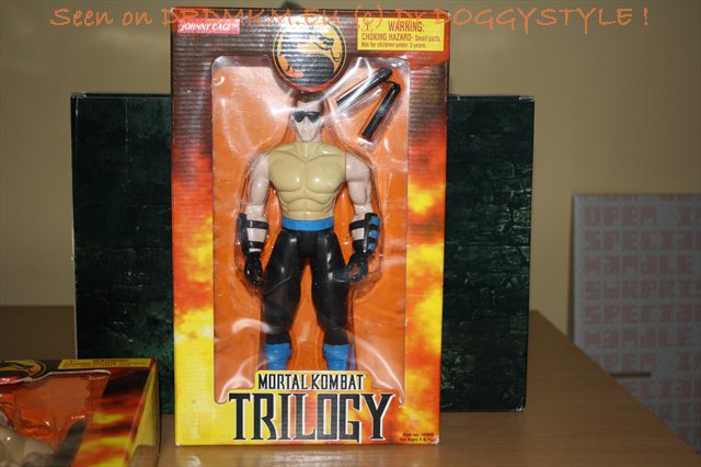DrDMkM-Figures-1996-ToyIsland-10inch-Johnny-Cage-001.jpg