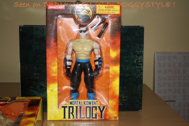 DrDMkM-Figures-1996-ToyIsland-10inch-Johnny-Cage-001