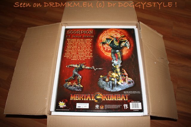 DrDMkM-Figures-2011-SideShowCollectible-PopCultureShock-16.5Inch-Scorpion-008.jpg