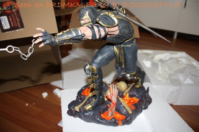 DrDMkM-Figures-2011-SideShowCollectible-PopCultureShock-16.5Inch-Scorpion-040