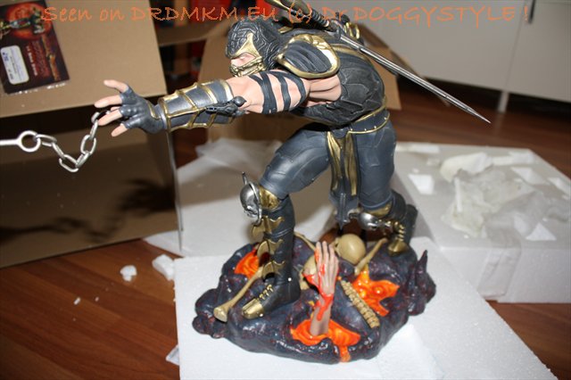 DrDMkM-Figures-2011-SideShowCollectible-PopCultureShock-16.5Inch-Scorpion-040.jpg