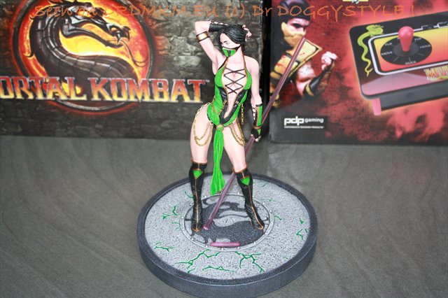 DrDMkM-Figures-Syco-Collectibles-Jade-10-Inch-001