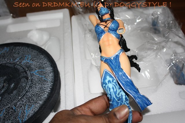 DrDMkM-Figures-2011-Sycocollectibles-Kitana-10-Inch-014.jpg