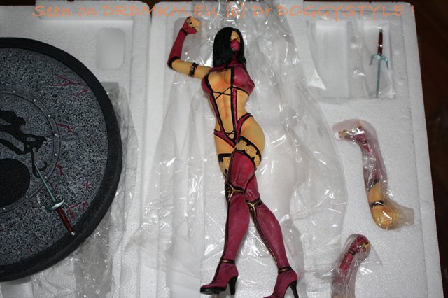 DrDMkM-Figures-2012-Sycocollectibles-Mileena-10-Inch-022.jpg