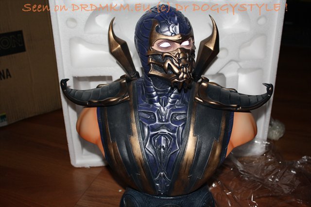 DrDMkM-Figures-2011-Sycocollectibles-Scorpion-1-2-Bust-Exclusive-034.jpg