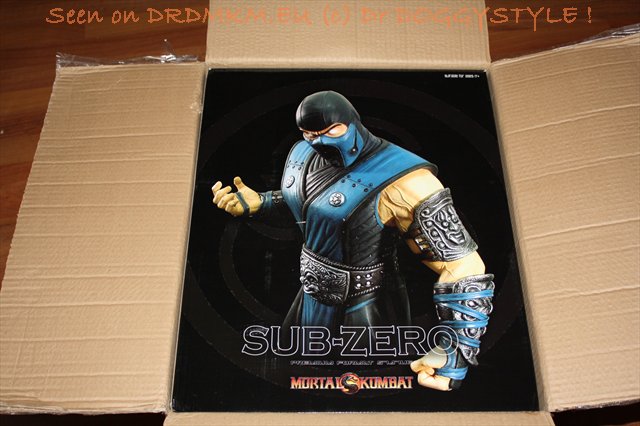 DrDMkM-Figures-2011-Sycocollectibles-Sub-Zero-18-Inch-Exclusive-002.jpg
