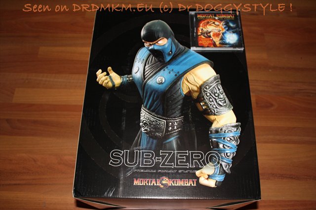 DrDMkM-Figures-2011-Sycocollectibles-Sub-Zero-18-Inch-Exclusive-005.jpg