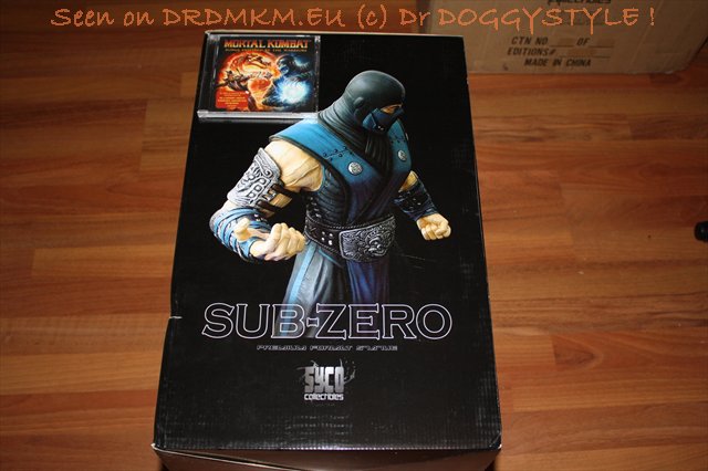 DrDMkM-Figures-2011-Sycocollectibles-Sub-Zero-18-Inch-Exclusive-009.jpg