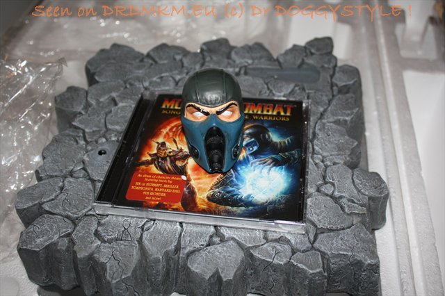 DrDMkM-Figures-2011-Sycocollectibles-Sub-Zero-18-Inch-Exclusive-024.jpg
