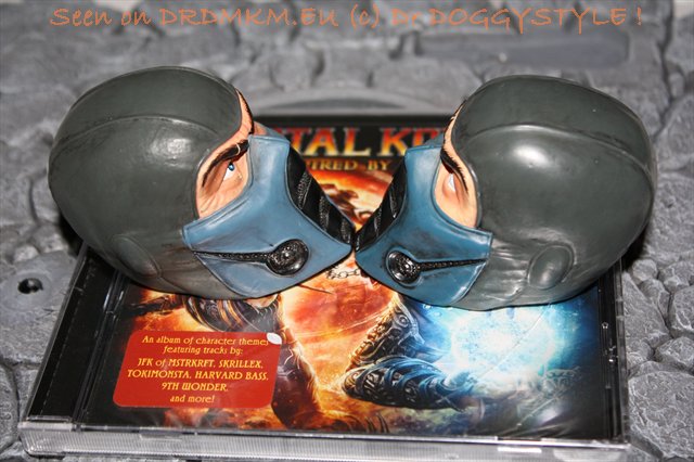 DrDMkM-Figures-2011-Sycocollectibles-Sub-Zero-18-Inch-Exclusive-027.jpg