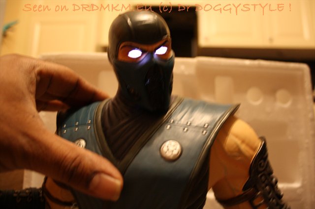 DrDMkM-Figures-2011-Sycocollectibles-Sub-Zero-18-Inch-Exclusive-038.jpg