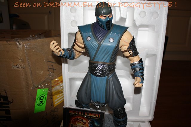 DrDMkM-Figures-2011-Sycocollectibles-Sub-Zero-18-Inch-Exclusive-040.jpg