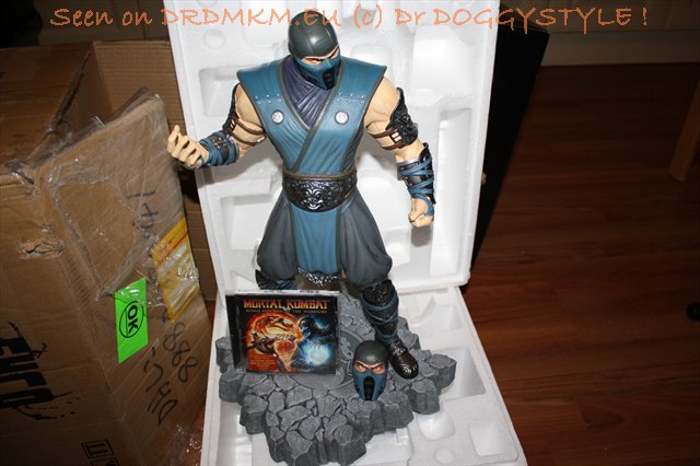 DrDMkM-Figures-2011-Sycocollectibles-Sub-Zero-18-Inch-Exclusive-041.jpg