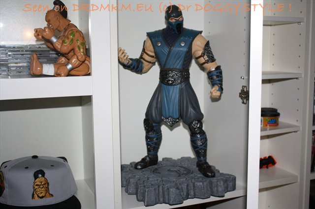DrDMkM-Figures-2011-Sycocollectibles-Sub-Zero-18-Inch-Exclusive-042.jpg