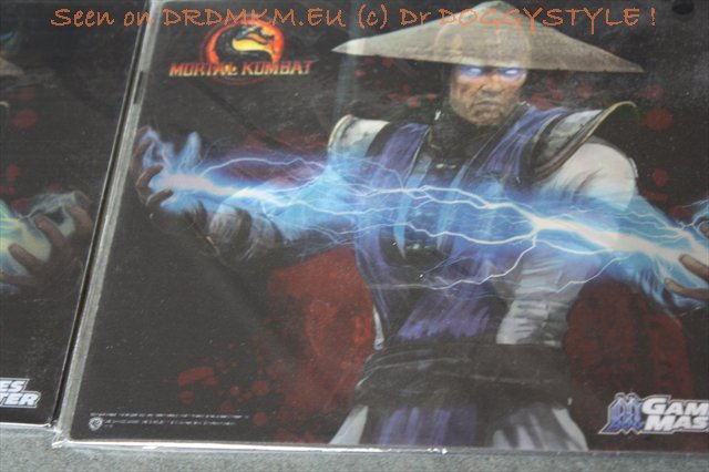 DrDMkM-Game-Master-Holograpic-Mousepad-Scorpion-Vs-Raiden-009-Morphing.jpg