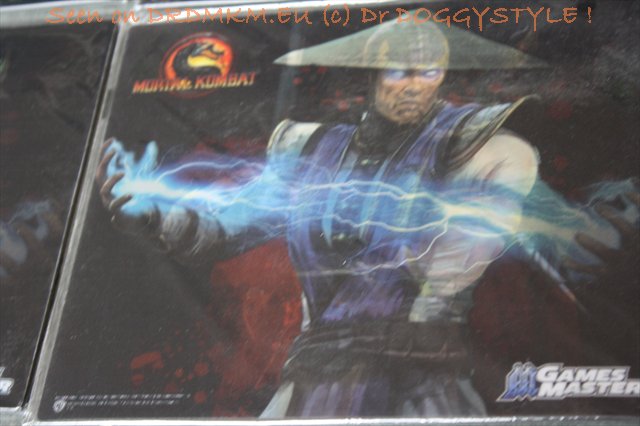 DrDMkM-Game-Master-Holograpic-Mousepad-Scorpion-Vs-Raiden-011-Morphing