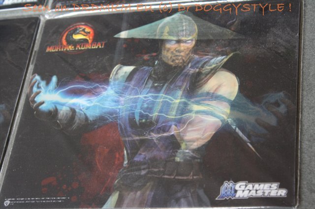 DrDMkM-Game-Master-Holograpic-Mousepad-Scorpion-Vs-Raiden-012-Morphing.jpg