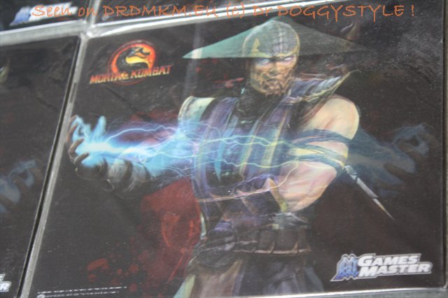 DrDMkM-Game-Master-Holograpic-Mousepad-Scorpion-Vs-Raiden-013-Morphing.jpg