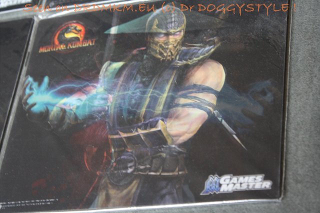 DrDMkM-Game-Master-Holograpic-Mousepad-Scorpion-Vs-Raiden-015-Morphing.jpg