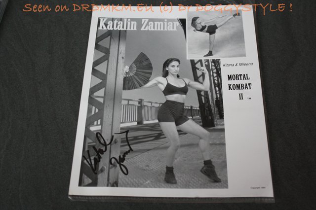 DrDMkM-Photos-MK2-Kitana-And-Mileena-Katalin-Zamiar-Signed-001 - DrDMkM-Photos-MK2-Kitana-And-Mileena-Katalin-Zamiar-Signed-001.jpg DrDMkM-Photos-MK2-Kitana-And-Mileena-Katalin-Zamiar-Signed-001.jpg