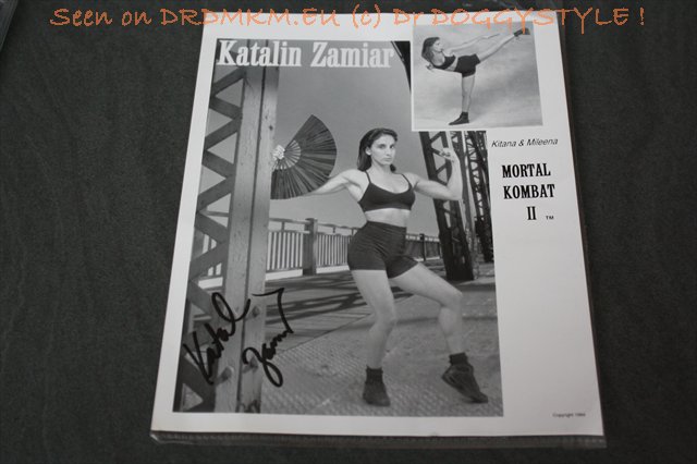 DrDMkM-Photos-MK2-Kitana-And-Mileena-Katalin-Zamiar-Signed-001