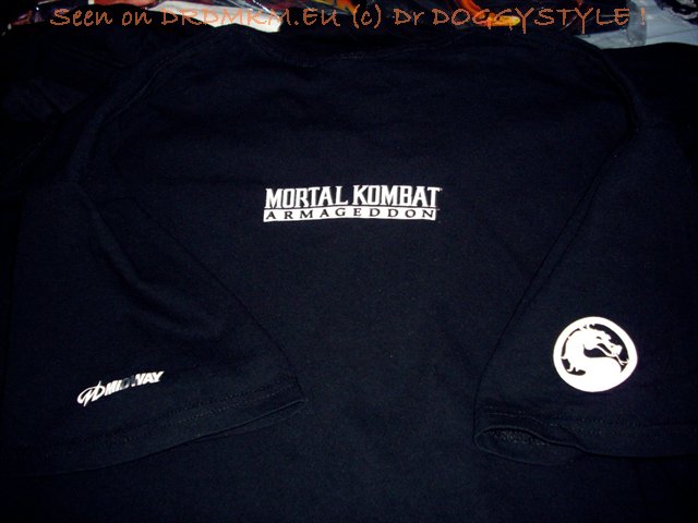 DrDMkM-T-Shirt-MK-Armageddon-Promo-Goro-Johnny-Cage-004-Back.jpg