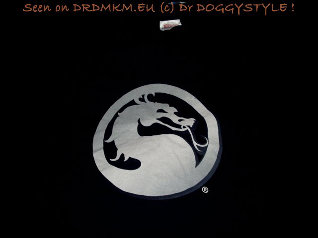 DrDMkM-T-Shirt-MK-vs-DC-Universe-Promo-Silver-Dragon-001-Front