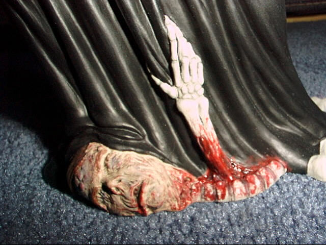 Pinhead 3.jpg (65592 bytes)